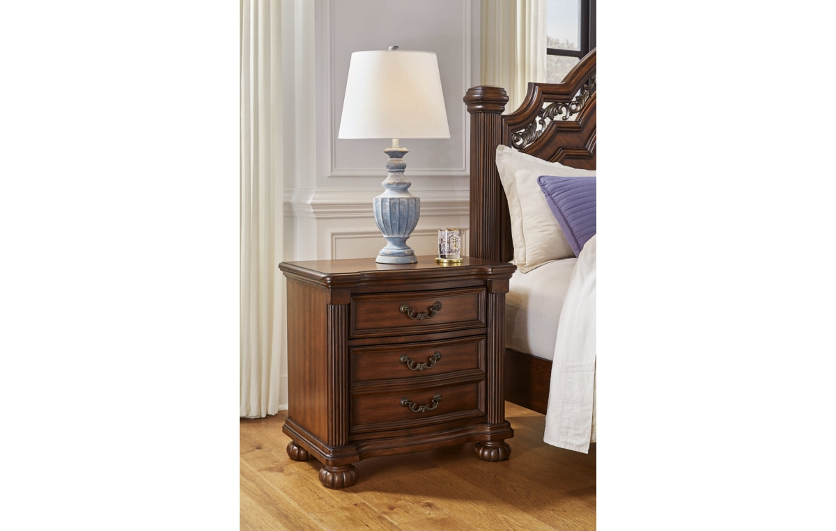 Lavinton California King Poster Bed with Mirrored Dresser and Nightstand
