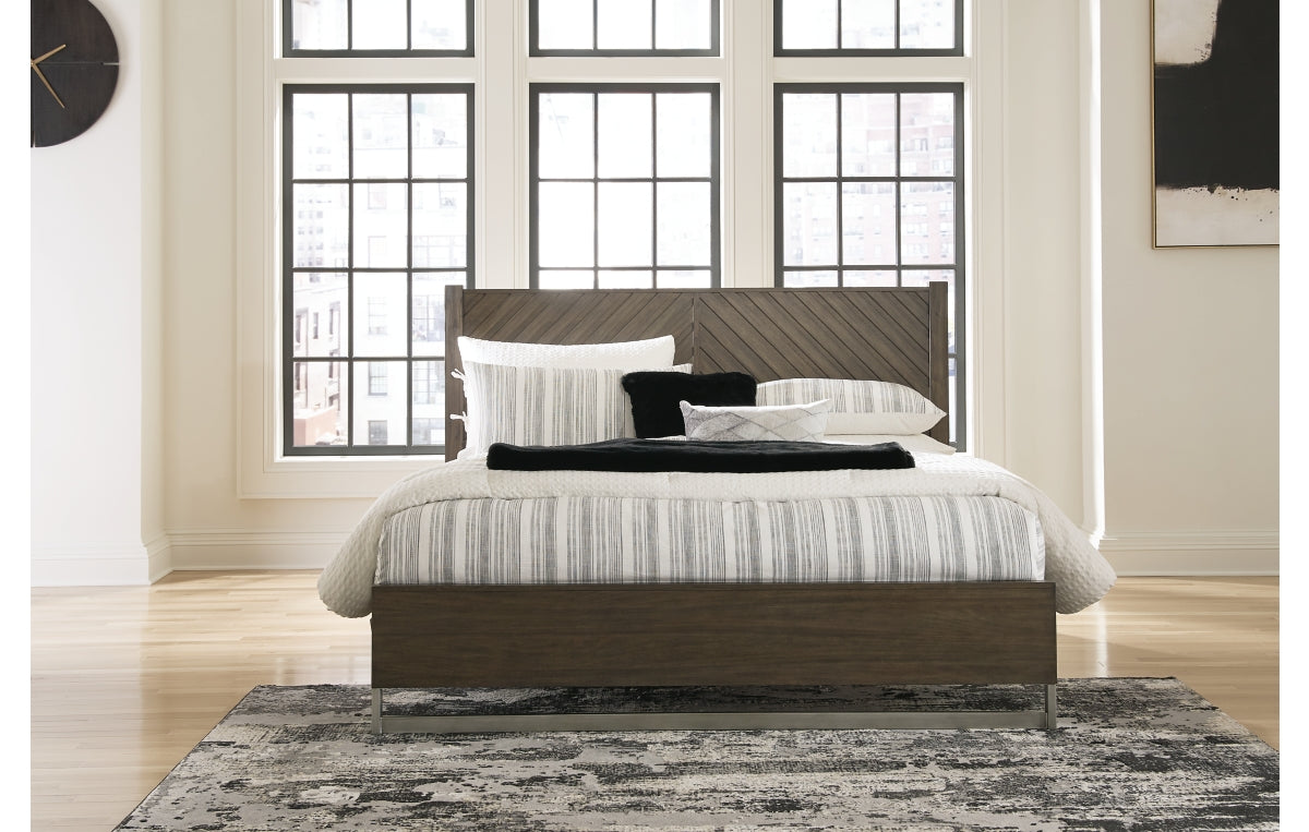 Arkenton King Panel Bed