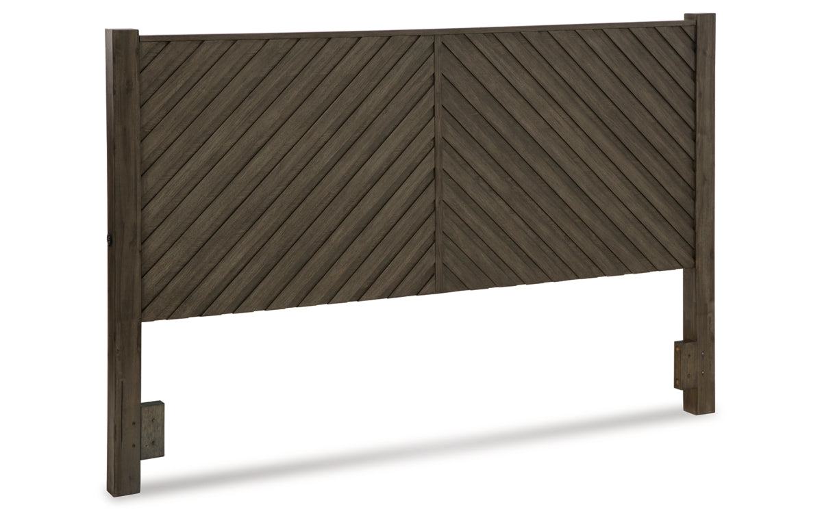 Arkenton King Panel Bed with Mirrored Dresser