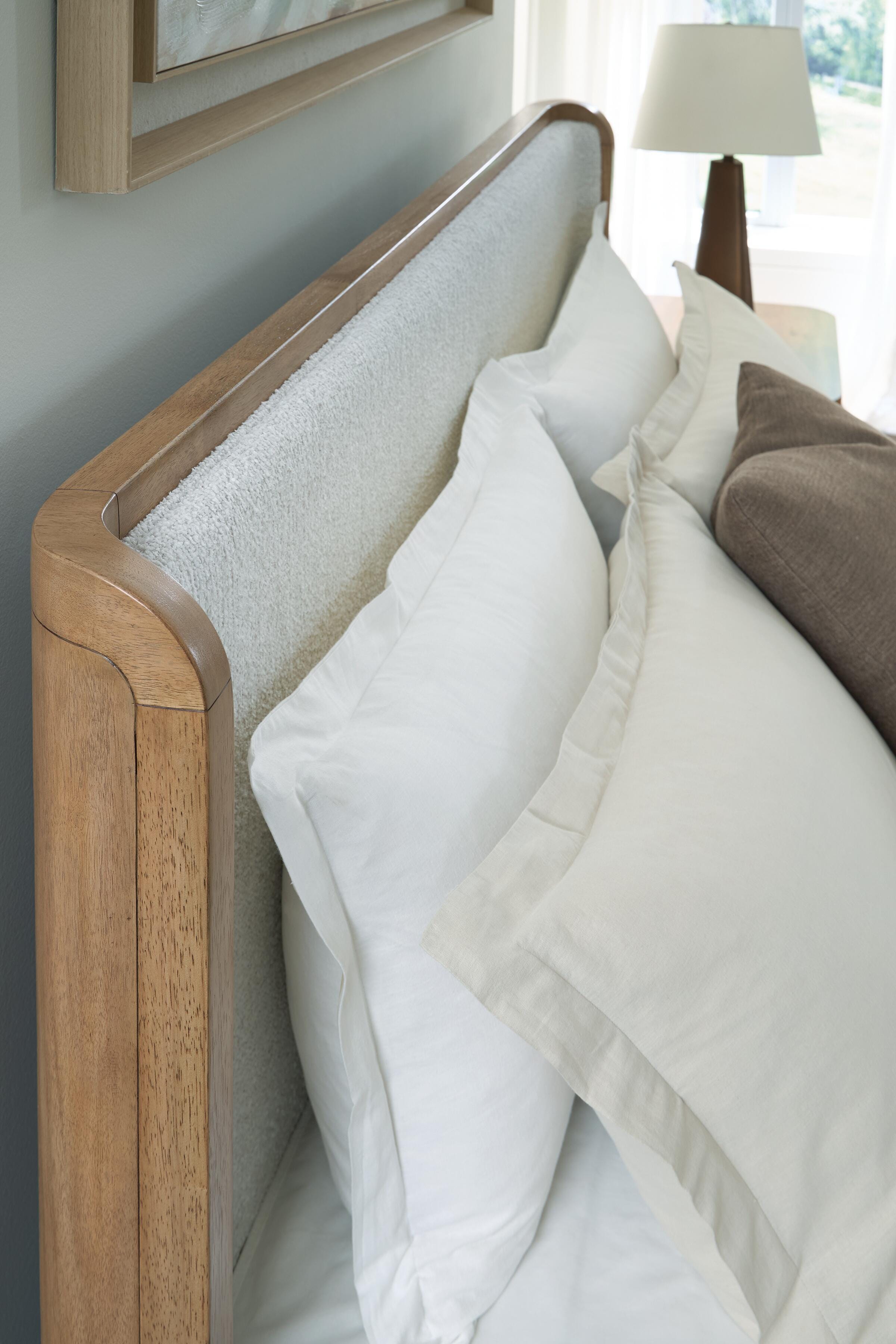 Pamaria King Upholstered Bed