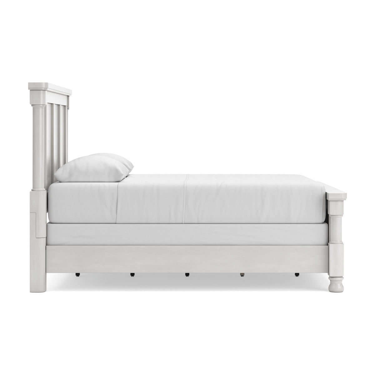 Rowlenstown Queen Poster Bed