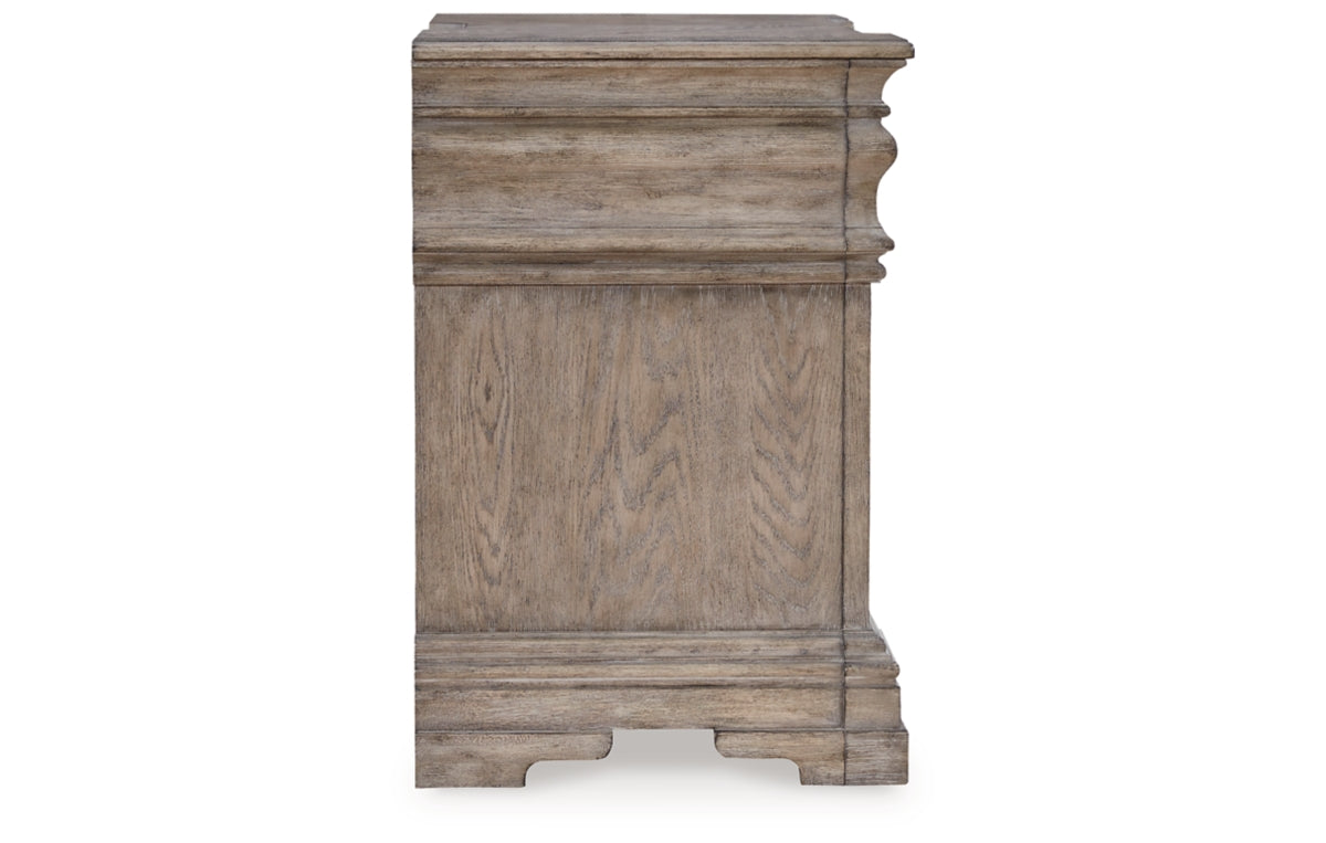 Blairhurst California King Panel Bed with Mirrored Dresser, Chest and Nightstand