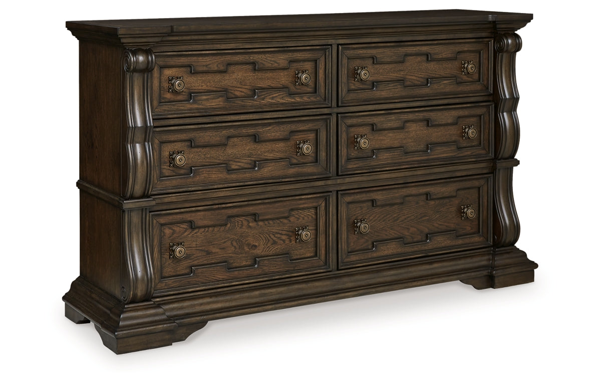 Maylee Dresser