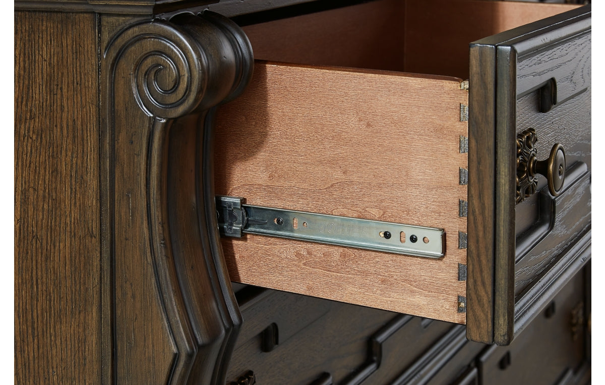 Maylee Chest of Drawers