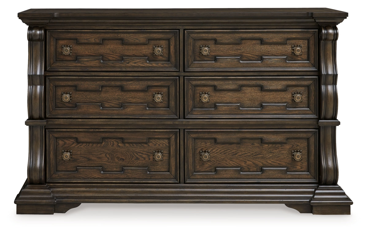 Maylee Dresser