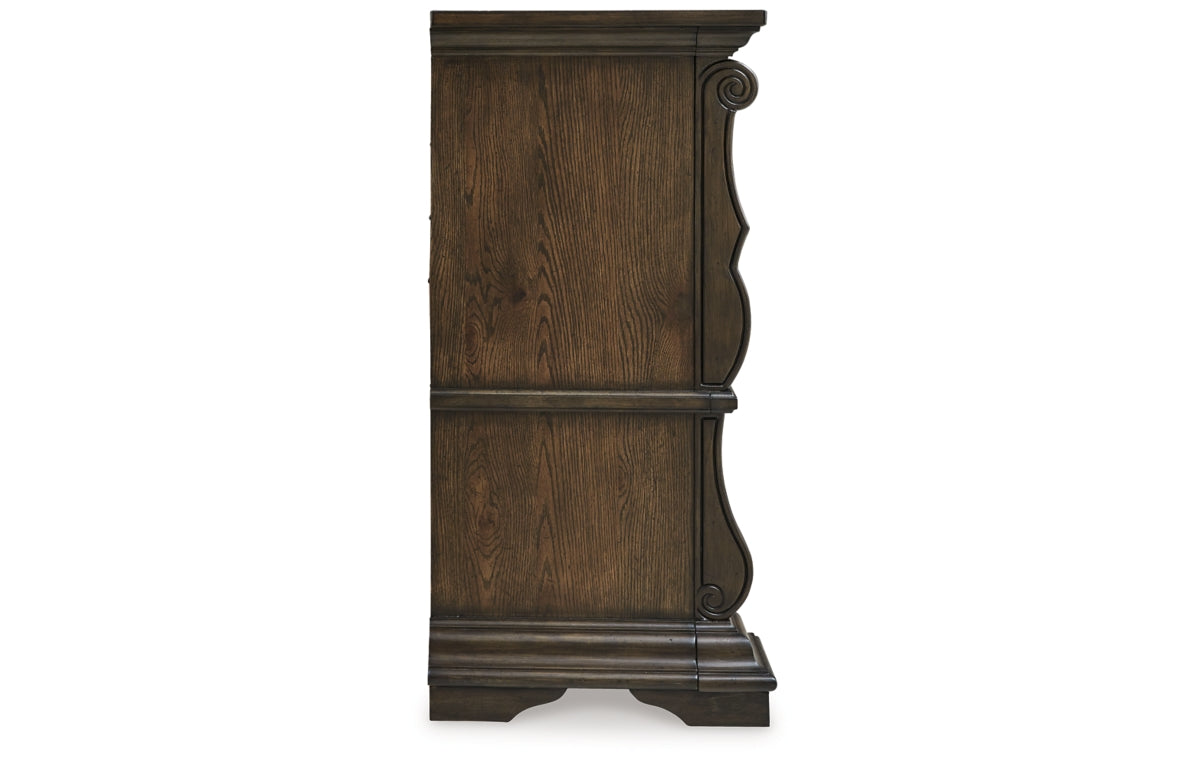 Maylee Dresser