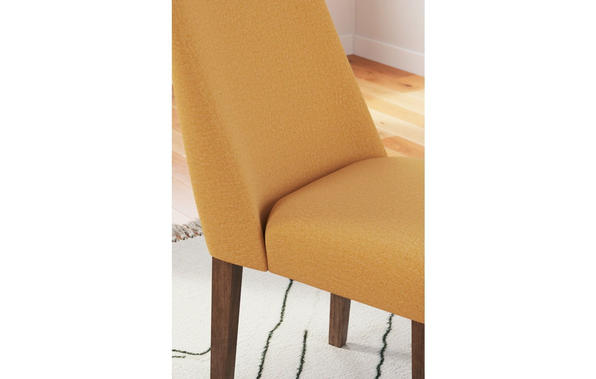 Lyncott Dining Table and 4 Chairs