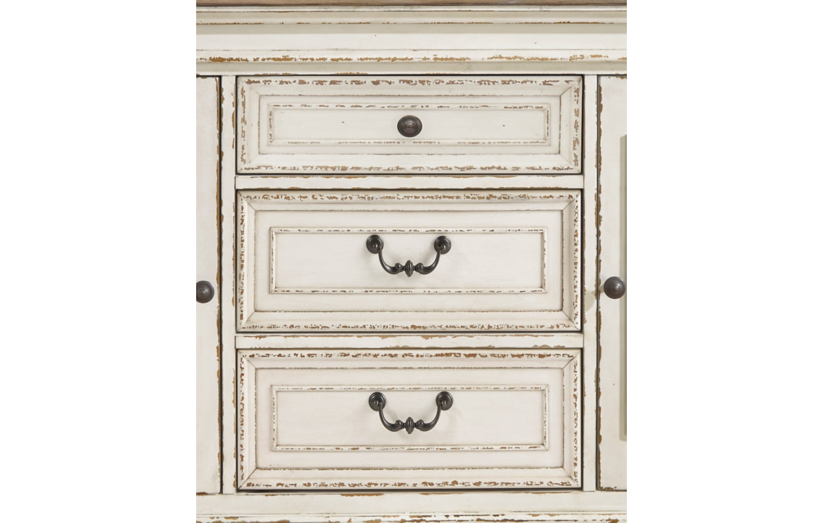 Realyn Dining Server