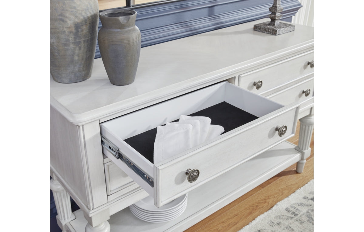 Montelaine Dining Server