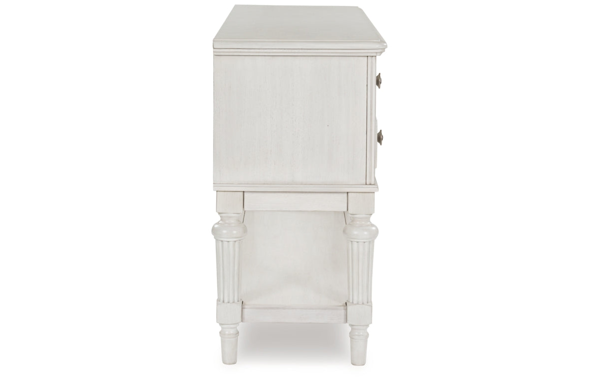 Montelaine Dining Server