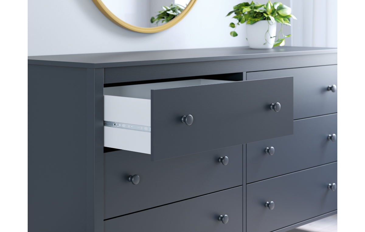 Simmenfort Dresser
