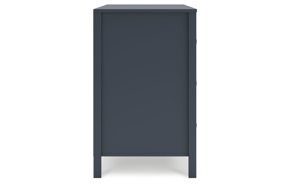 Simmenfort Dresser