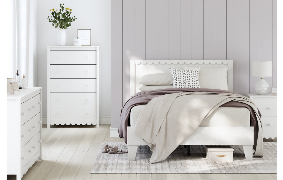 Hallityn Chest of Drawers