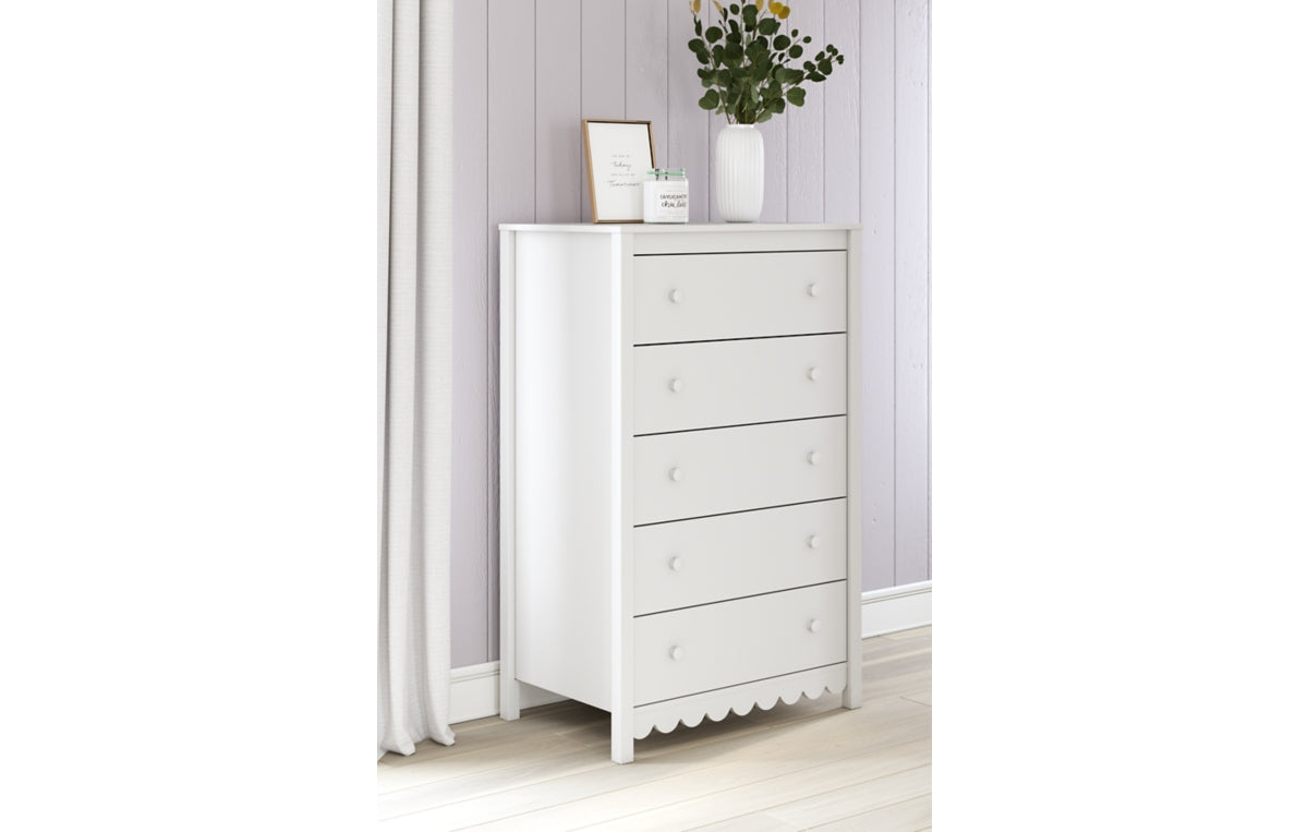 Hallityn Chest of Drawers