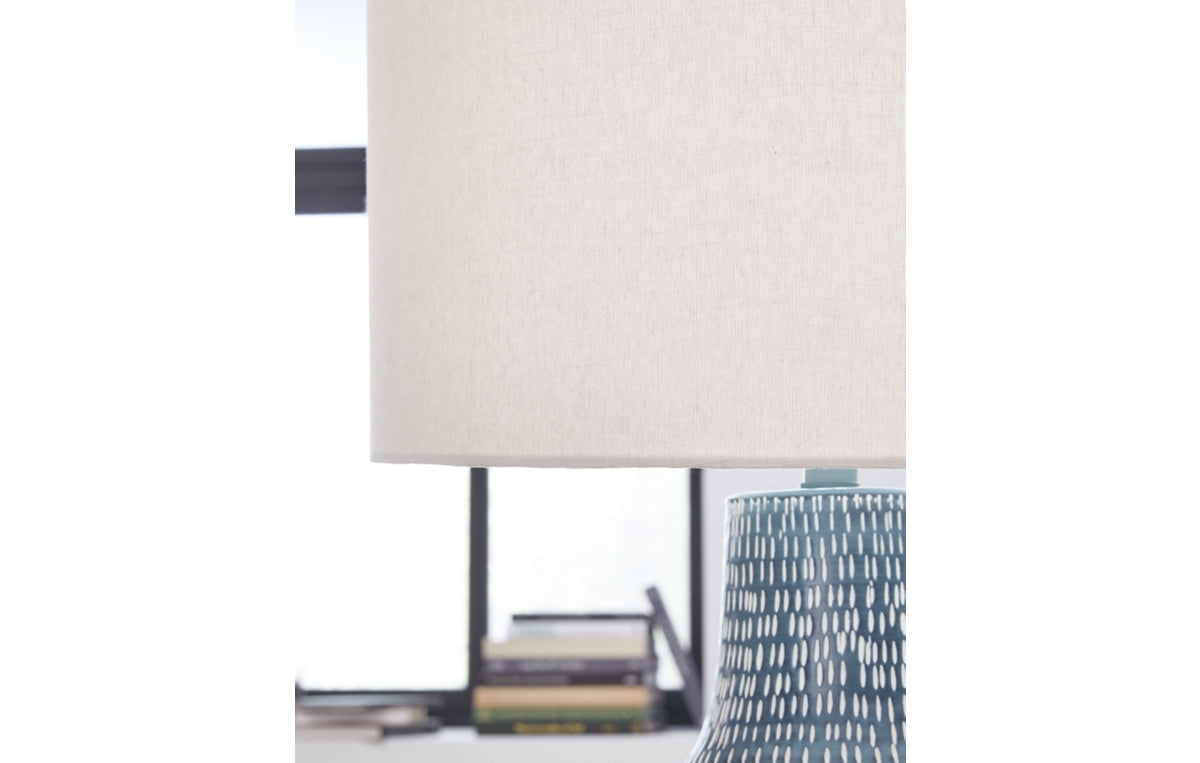 Schylarmont Table Lamp