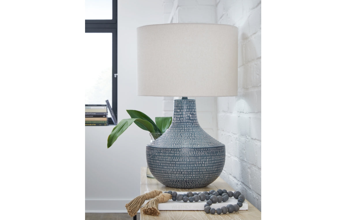 Schylarmont Table Lamp