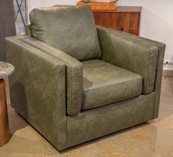 Hollis Studio Chair