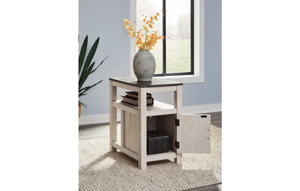 Fendenmore Chairside End Table