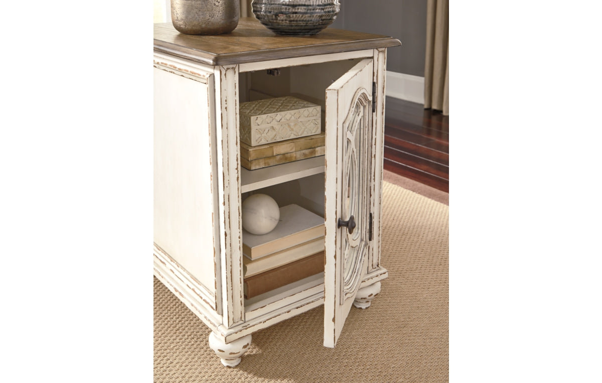 Realyn Chairside End Table
