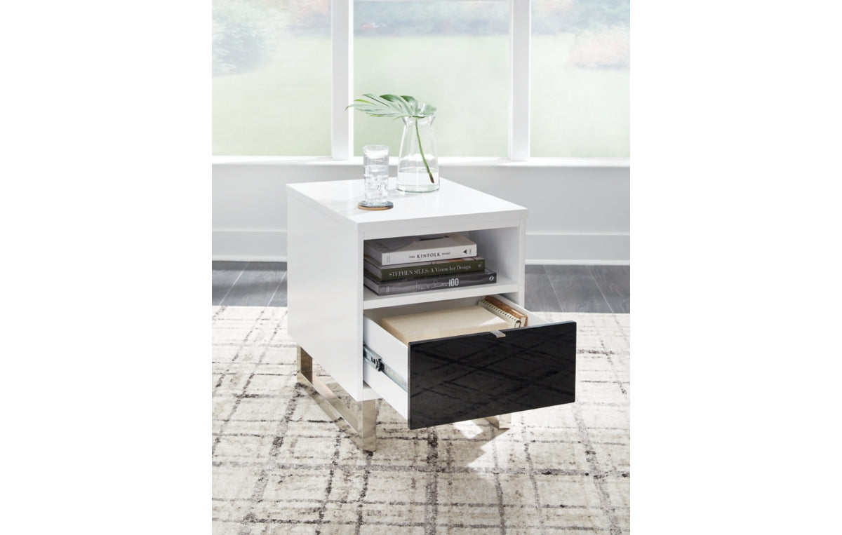 Gardoni Chairside End Table