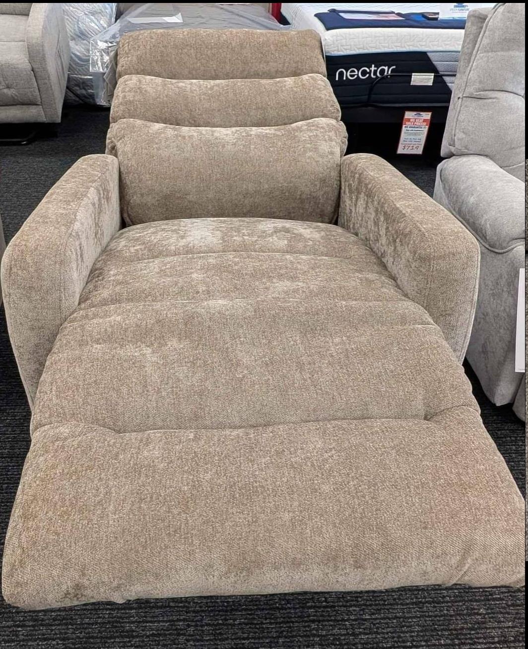 Manual Space Saver Recliner
