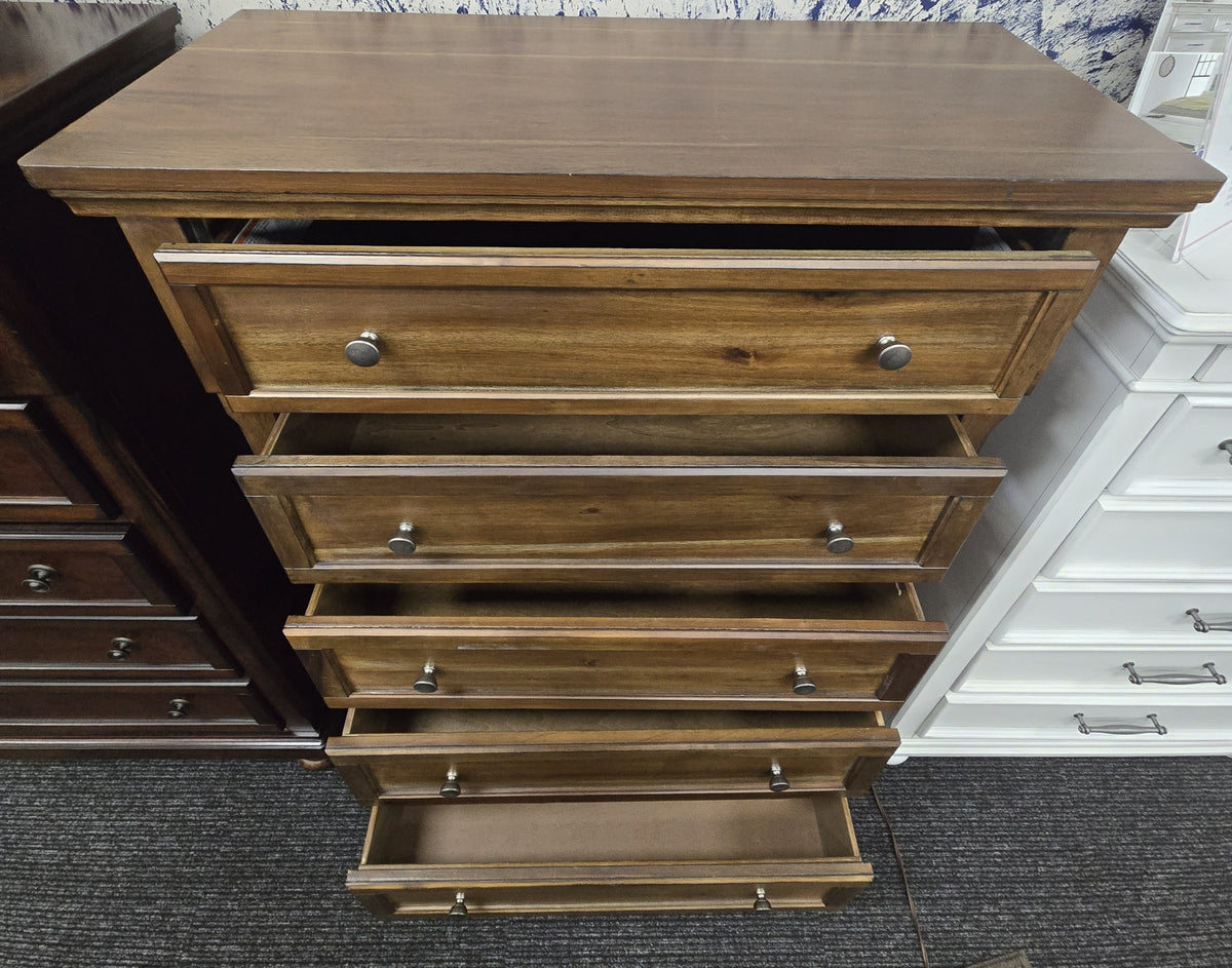 Flynnter 5-Drawer Chest