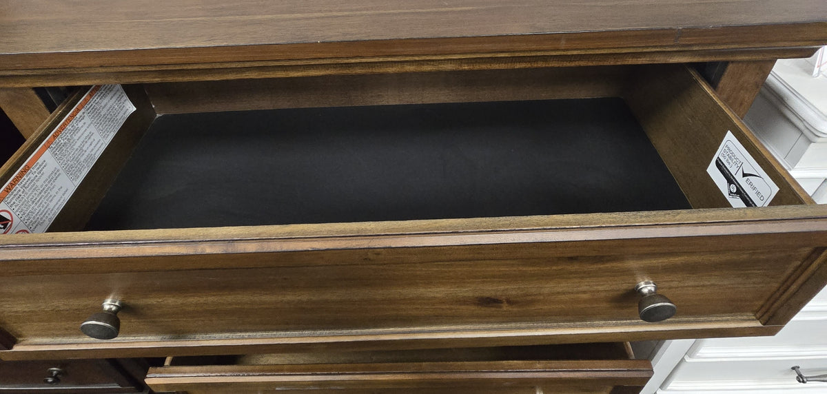 Flynnter 5-Drawer Chest